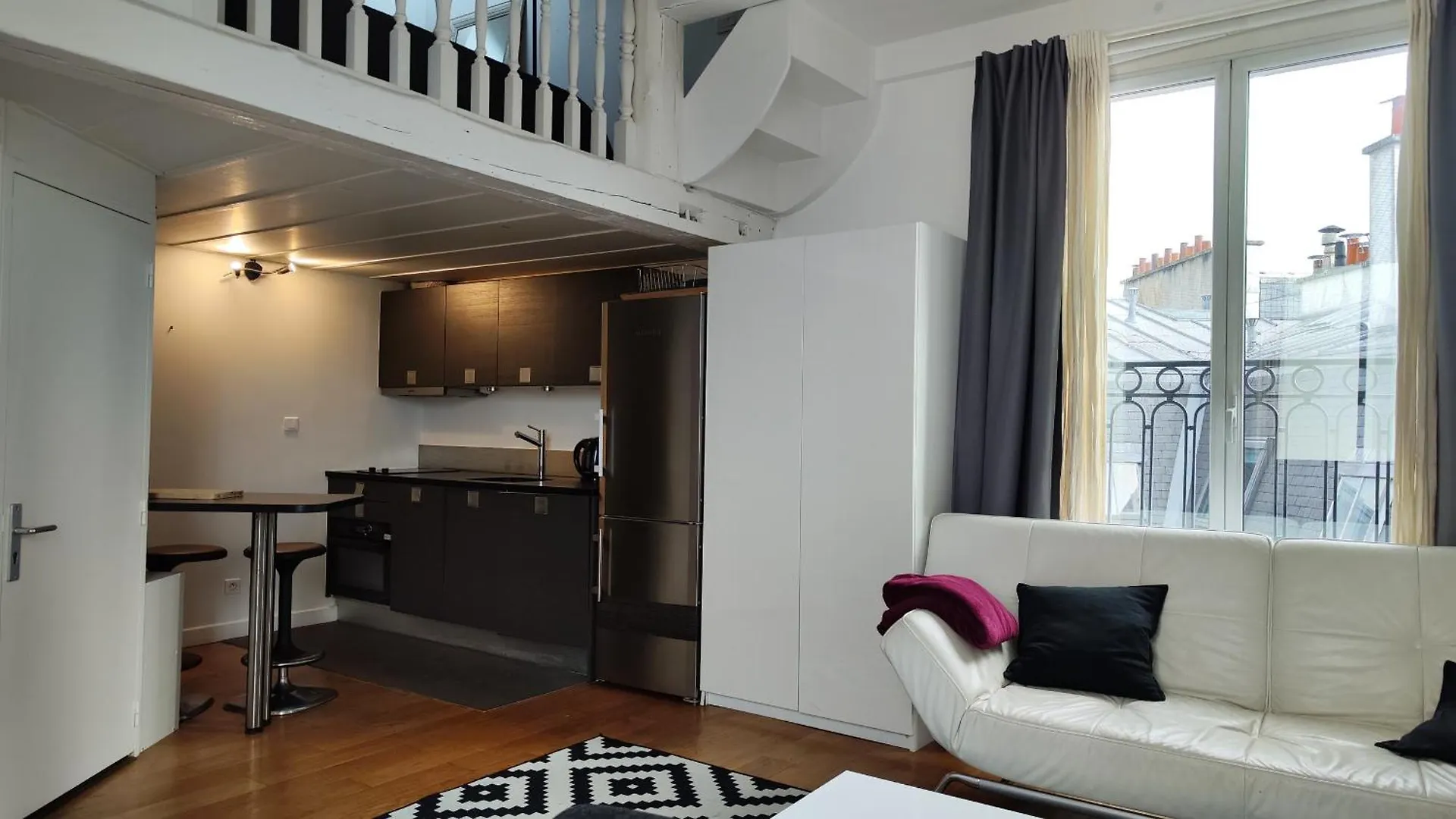 Appartement Avenue Niel - Paris 17 - 2170 0*,  France