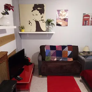  Appartement Familial Pour 1 A 5 Personnes De 42m2-accessible Handic - Rez De Chaussee-vues Sur Rue Et Patio Prive - Sejour,chambre Separee,cuisine,salle De Bain,lit Double Et 2 Canape-lit - Entree De La Rue Berzelius-5 Minutes Du Metro Brochant-ligne1